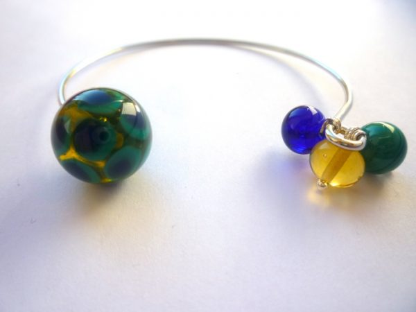 bracelet-motif-plumes-de-paon-bracelet-jonc-en-metal-argente-et-verre-perles-de-verre-file-bracelets-joncs-reglables