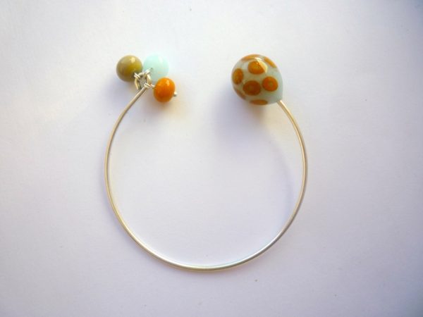 bracelet-jonc-taille-unique-bracelet-argenté-bijoux-en-perles-de-verre