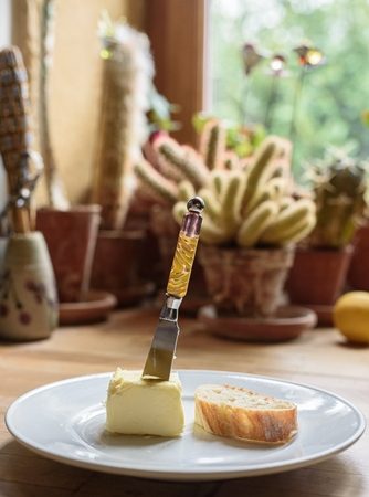couteau-a-beurre-arts-de-la-table-couverts-design-et-contemporain