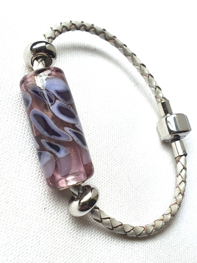bracelet-en-cuir-tresse-argente-bijou-en-verre-de-murano-bracelet-contemporain