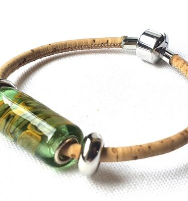 bracelet-en-liege-naturel-et-en-perle-de-verre-transparent-emeraude-clair-et-decor-moutarde-et-kaki