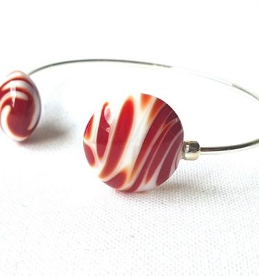 bracelet-jonc-perles-en-verre-de-murano-rouge-et-blanches-taille-reglable