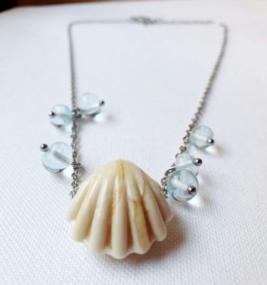 Bijou de créateur unique - Coquillage et gouttes de verre