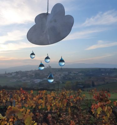 suspension-nuage-avec-gouttes-de-pluie-gouttes-en-verre-de-murano-filee-a-la-flamme-suspension-decoration-theme-nuage