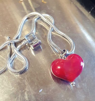 pendentif-coeur-rouge-coeur-en-verre-de-murano-file-au-chalumeau