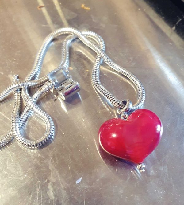 pendentif-coeur-rouge-coeur-en-verre-de-murano-file-au-chalumeau
