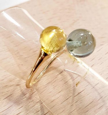 bague-perles-de-verres-dore-et-transparente-filee-au-chalumeau-bague-reglable-perles-de-verre-murano