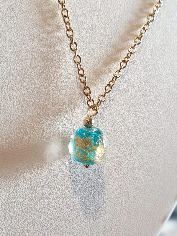 collier-feuille-dor-bijou-createur-en-verre-de-murano-file-a-la-flamme
