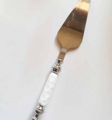 pelle-a-tarte-blanche-accessoire-pour-la-cuisine-en-verre-de-murano-file-a-la-flamme