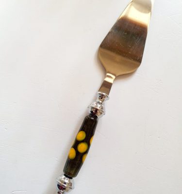 pelle-a-tarte-noir-accessoire-pour-dessert-en-verre-de-murano-file-au-chalumeau