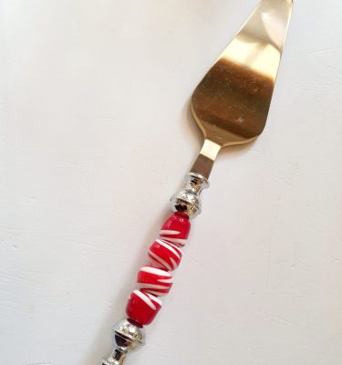 pelle-a-tarte-rouge-arts-de-la-table-verre-de-murano-file-au-chalumeau