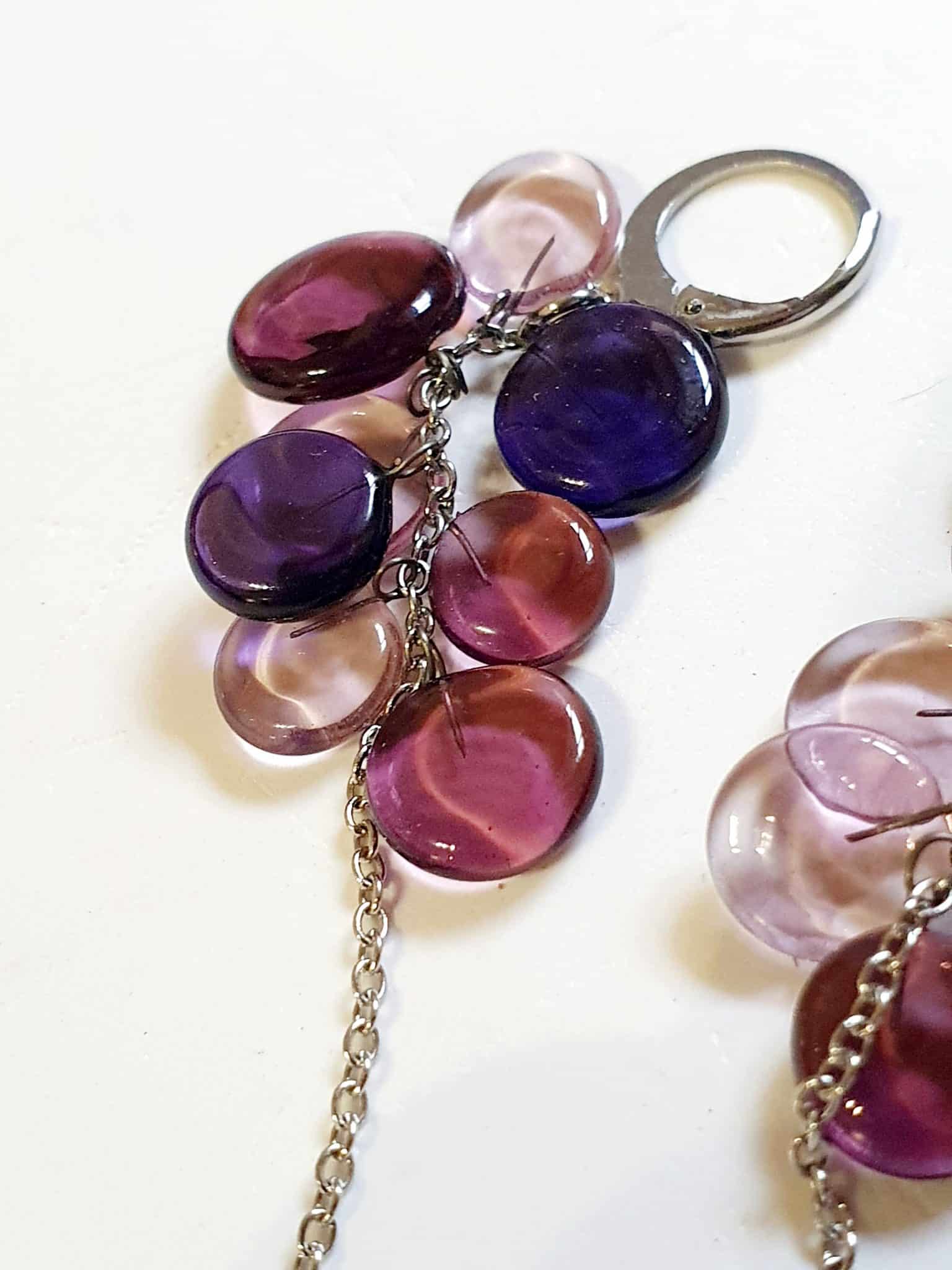 boucles-d-oreilles-longues-verre-violettes