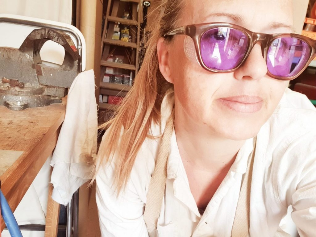 cendrine-m-fileuse-de-verre-artisan-d-art-oingt