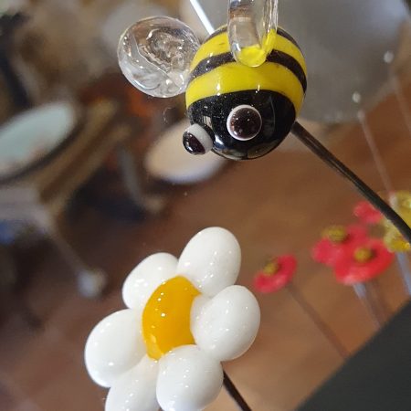 abeille-et-paquerette-en-verre-de-murano