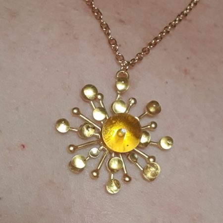 collier-pendentif-soleil-en-verre-de-murano