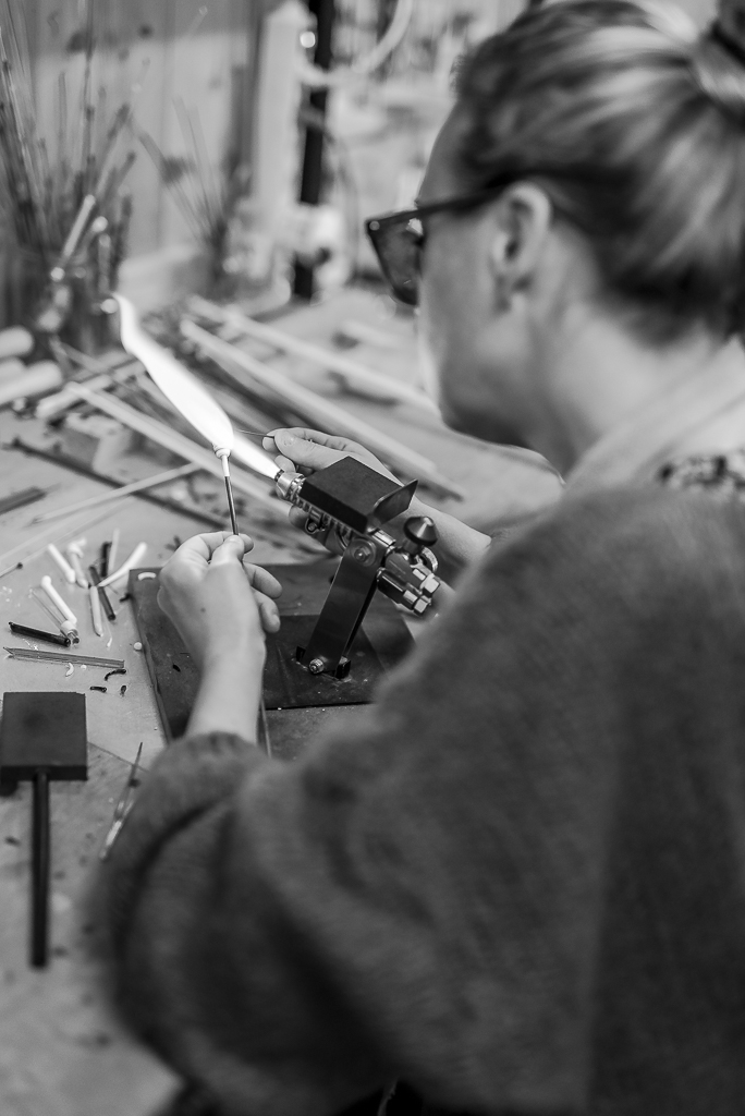 cendrine-m-fileuse-de-verre-artisan-perlier-d-art-de-france